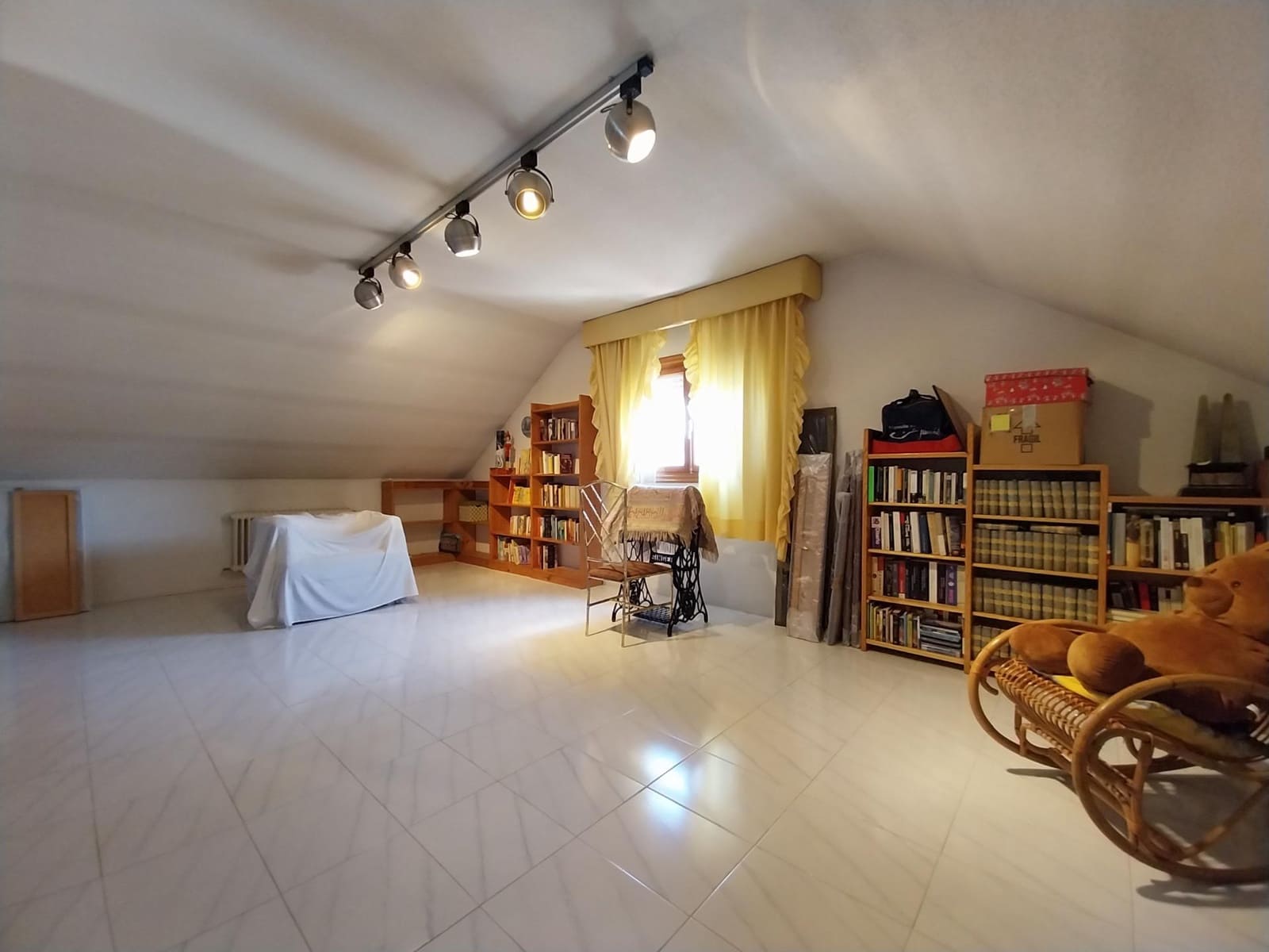 5 soverom Villa til salgs i Pozuelo de Alarcon med svømmebasseng garasje - € 1 450 000 (Ref: 8999525)