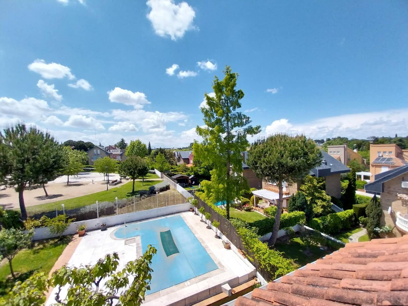 5 soverom Villa til salgs i Pozuelo de Alarcon med svømmebasseng garasje - € 1 450 000 (Ref: 8999525)