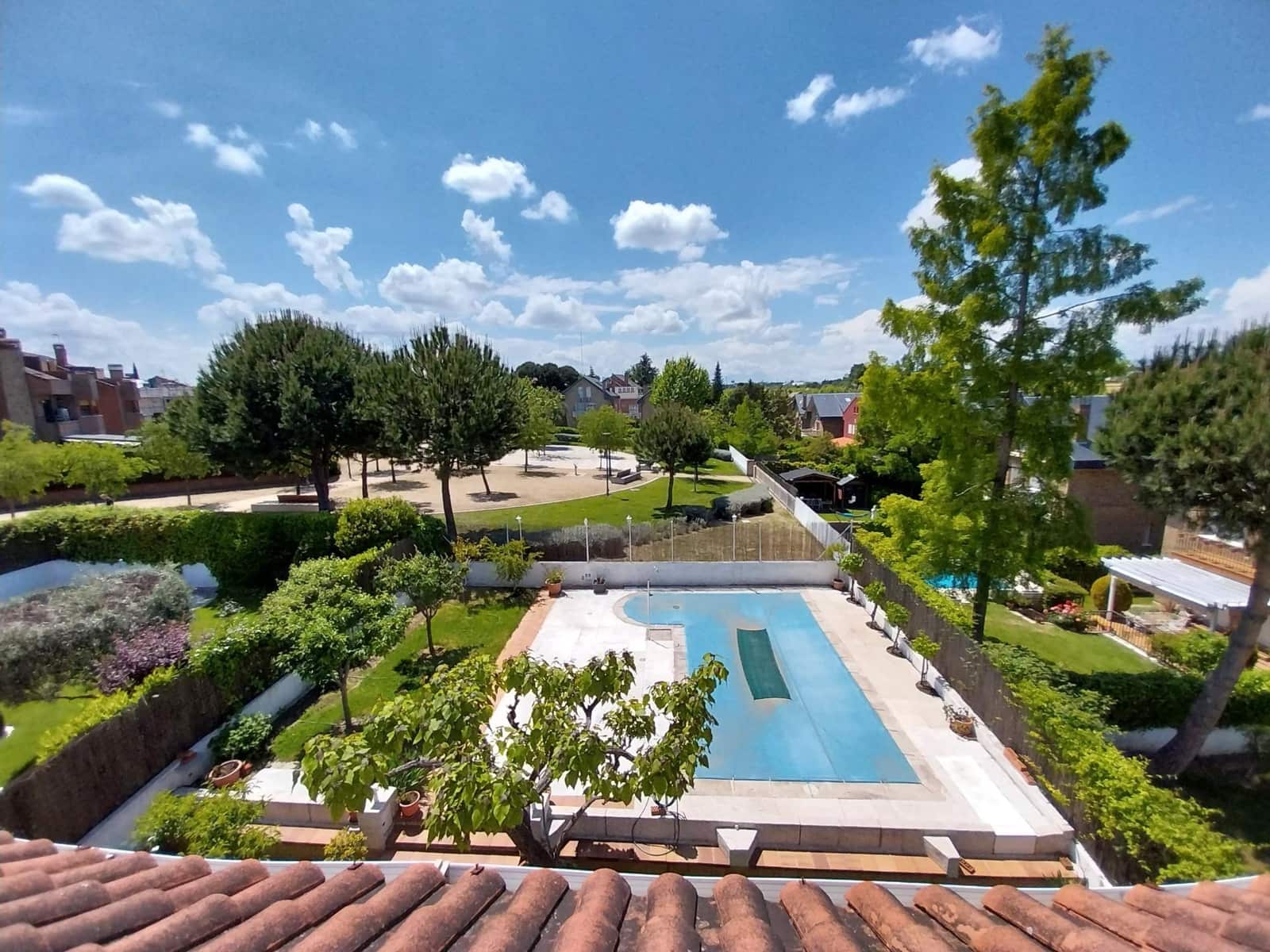 5 soverom Villa til salgs i Pozuelo de Alarcon med svømmebasseng garasje - € 1 450 000 (Ref: 8999525)