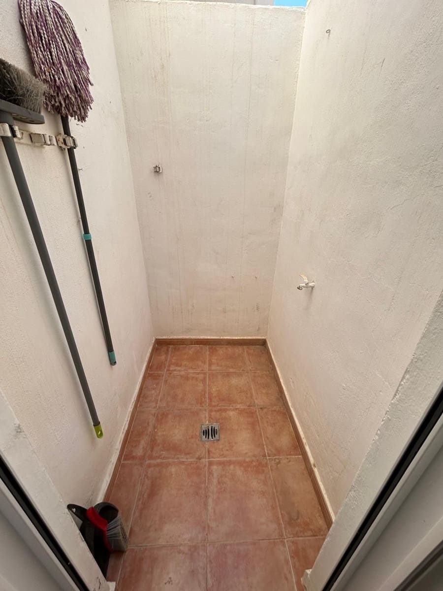 2 bedroom Apartment for sale in Torrevieja with pool - € 198,000 (Ref: 8999526)