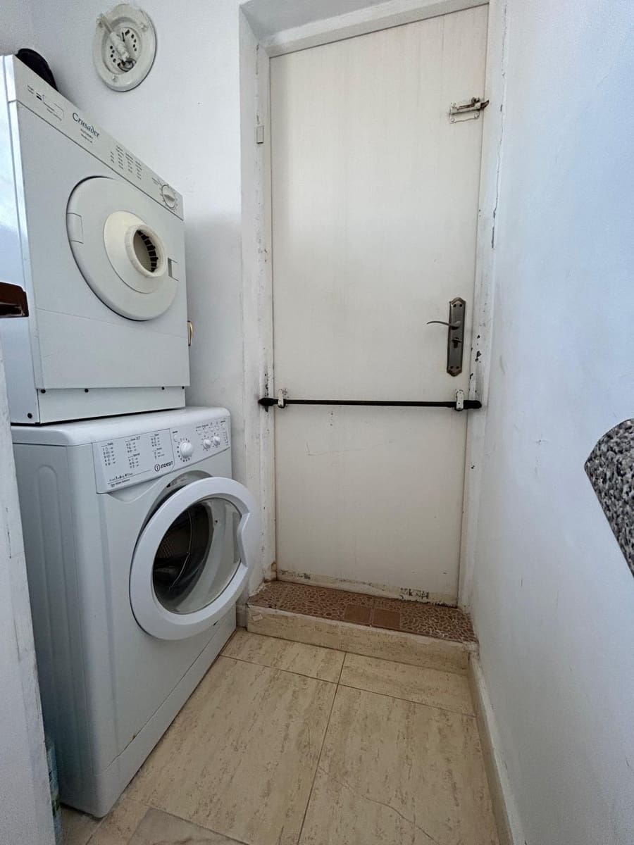 2 bedroom Apartment for sale in Torrevieja with pool - € 198,000 (Ref: 8999526)