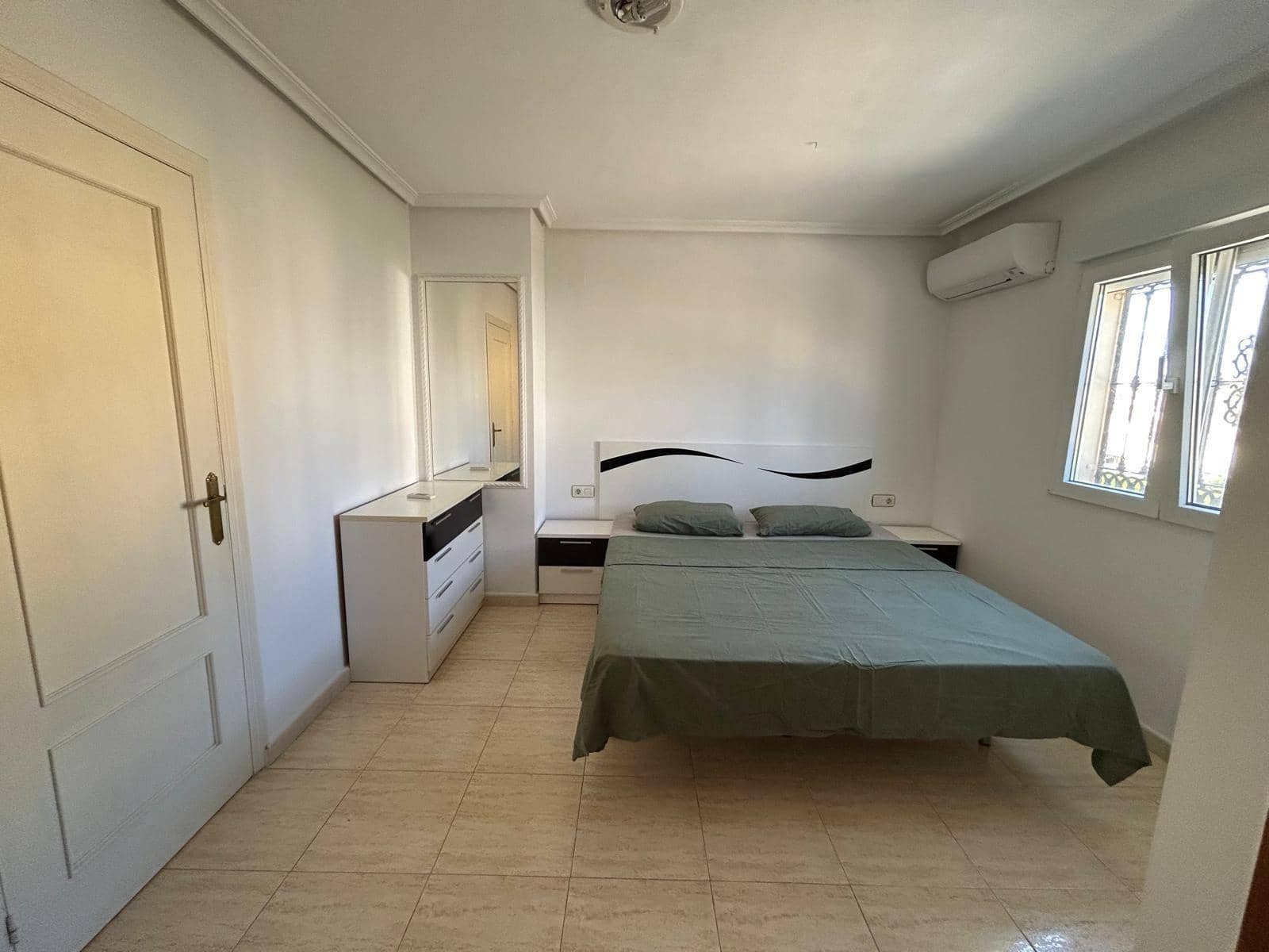 2 bedroom Apartment for sale in Torrevieja with pool - € 198,000 (Ref: 8999526)