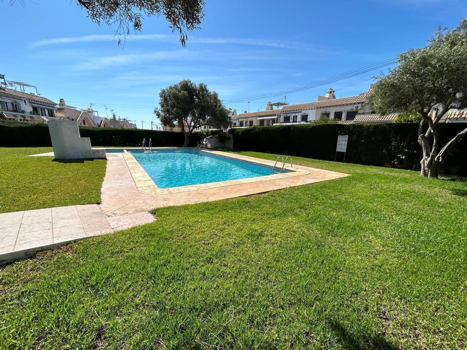 2 bedroom Apartment for sale in Torrevieja with pool - € 198,000 (Ref: 8999526)