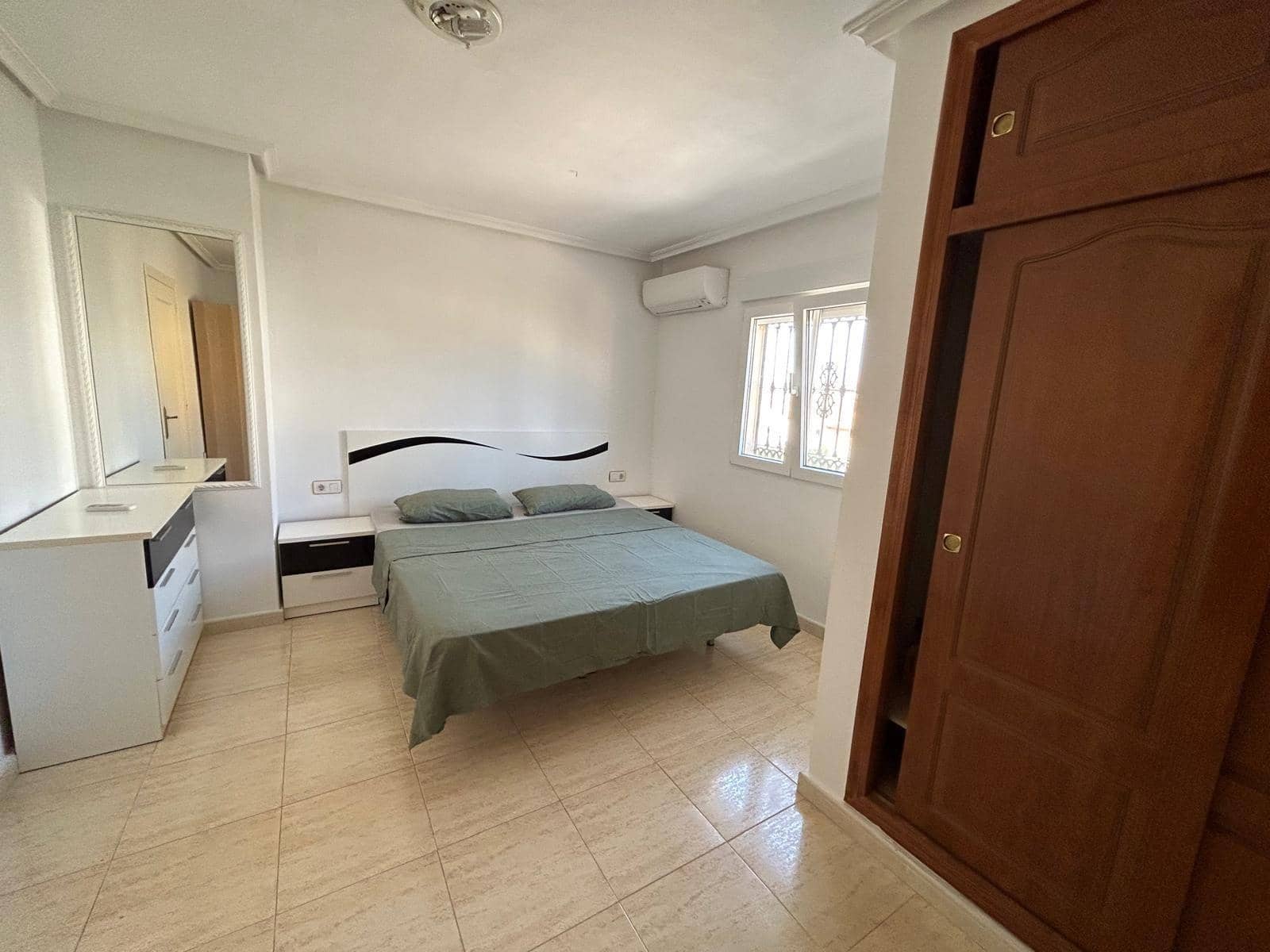 2 bedroom Apartment for sale in Torrevieja with pool - € 198,000 (Ref: 8999526)