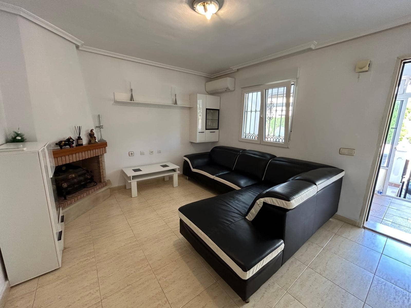 2 bedroom Apartment for sale in Torrevieja with pool - € 198,000 (Ref: 8999526)