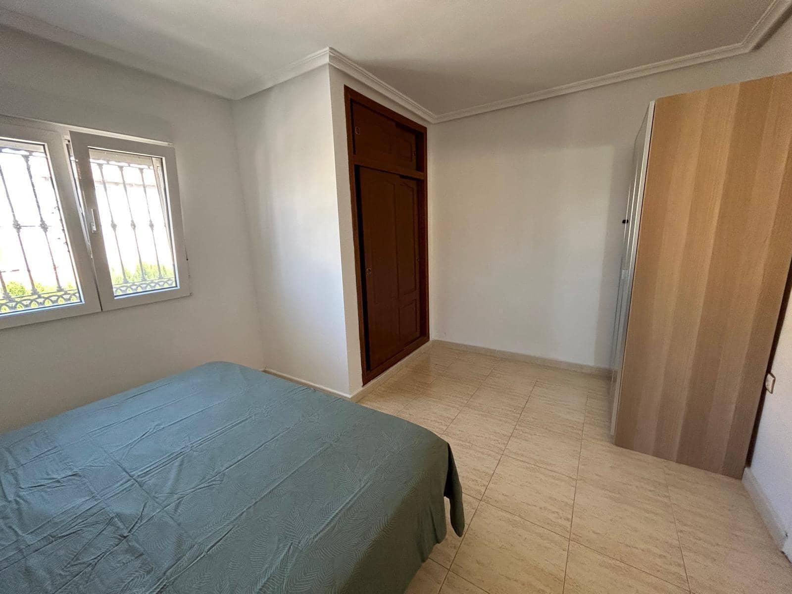 2 bedroom Apartment for sale in Torrevieja with pool - € 198,000 (Ref: 8999526)