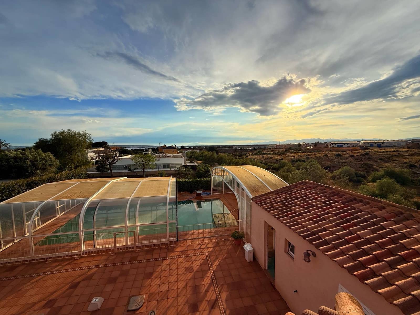 7 sypialnia Willa na sprzedaż w Santa Pola z basenem garażem - 1 375 000 € (Ref: 8999529)