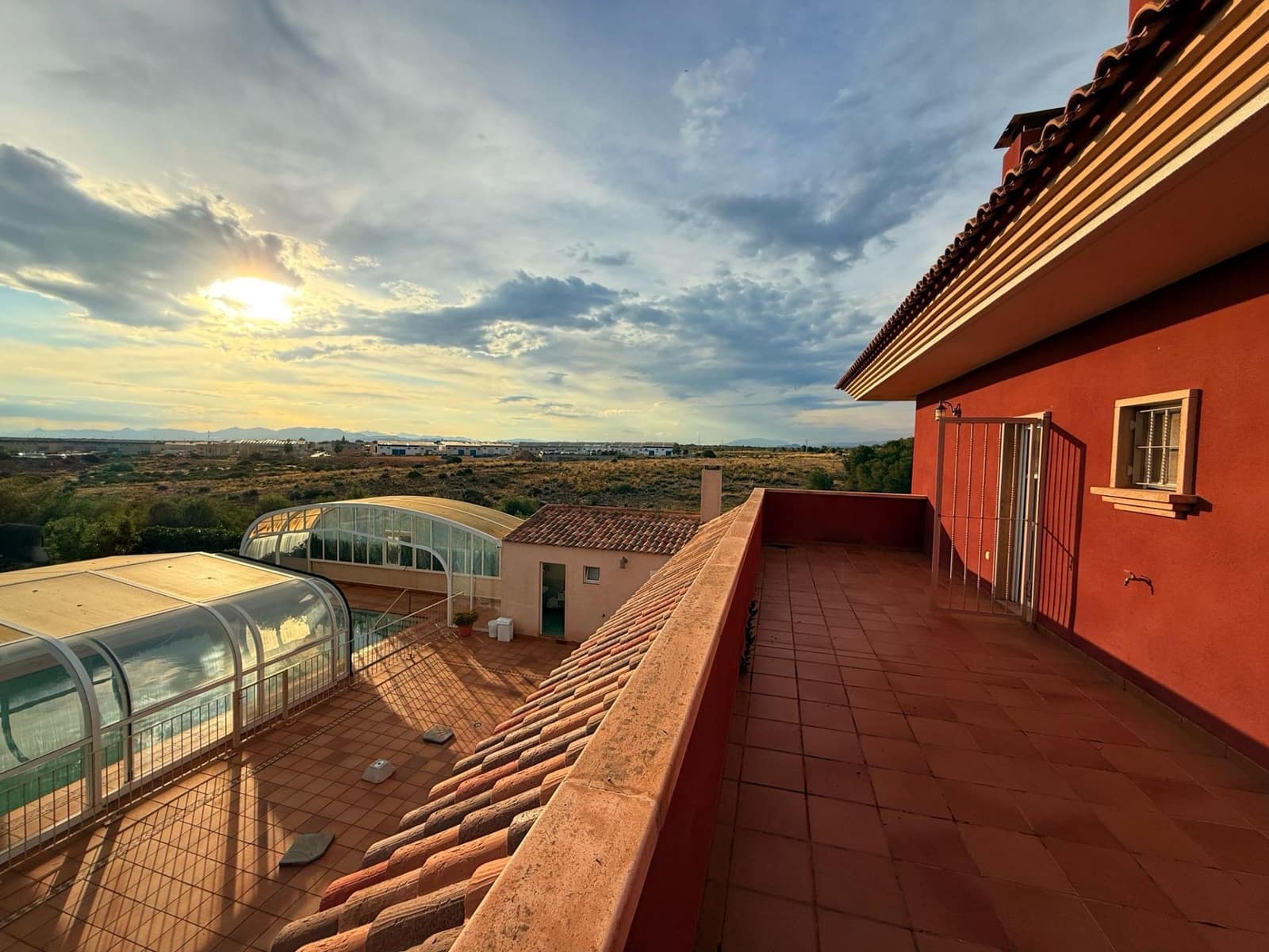 7 sypialnia Willa na sprzedaż w Santa Pola z basenem garażem - 1 375 000 € (Ref: 8999529)