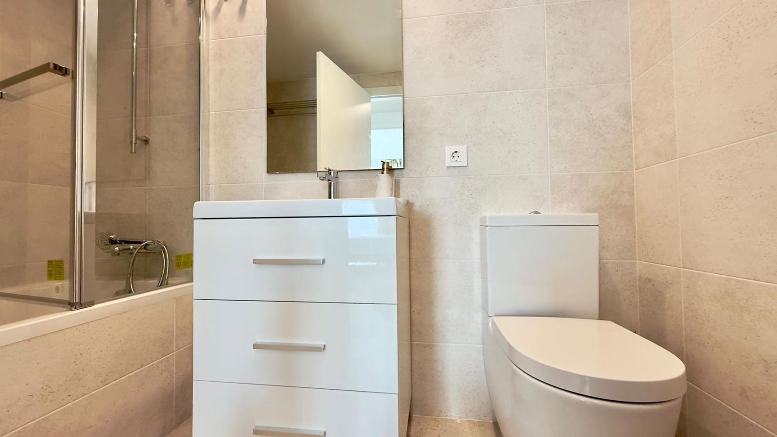 3 bedroom Apartment for sale in Alicante / Alacant city with pool - € 539,000 (Ref: 9001611)