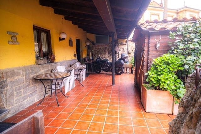 8 slaapkamer Villa te koop in Lena - € 220.000 (Ref: 9003647)