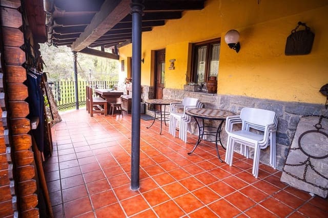 8 slaapkamer Villa te koop in Lena - € 220.000 (Ref: 9003647)