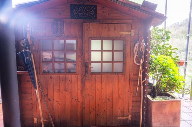 8 slaapkamer Villa te koop in Lena - € 220.000 (Ref: 9003647)