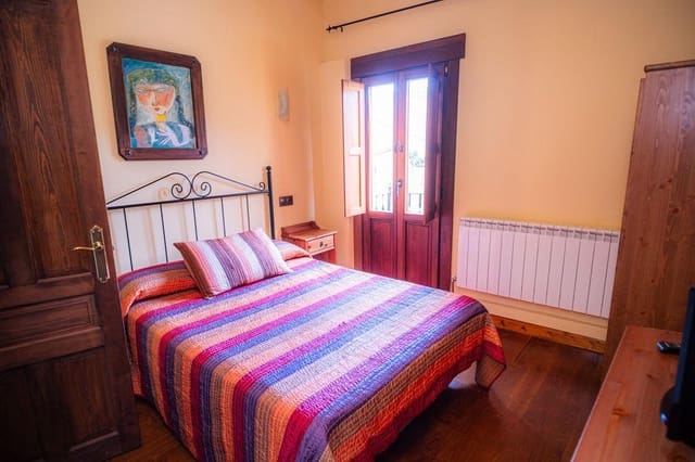 8 slaapkamer Villa te koop in Lena - € 220.000 (Ref: 9003647)