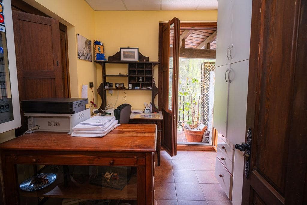 8 soveværelse Villa til salg i Lena - € 220.000 (Ref: 9003647)