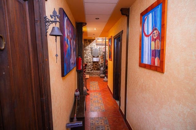 8 slaapkamer Villa te koop in Lena - € 220.000 (Ref: 9003647)