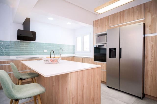 3 bedroom Apartment for sale in Gijón - € 340,000 (Ref: 9007737)