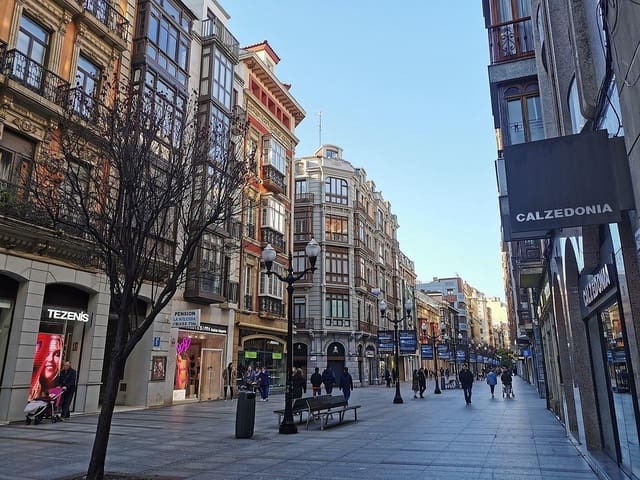 3 bedroom Apartment for sale in Gijón - € 340,000 (Ref: 9007737)