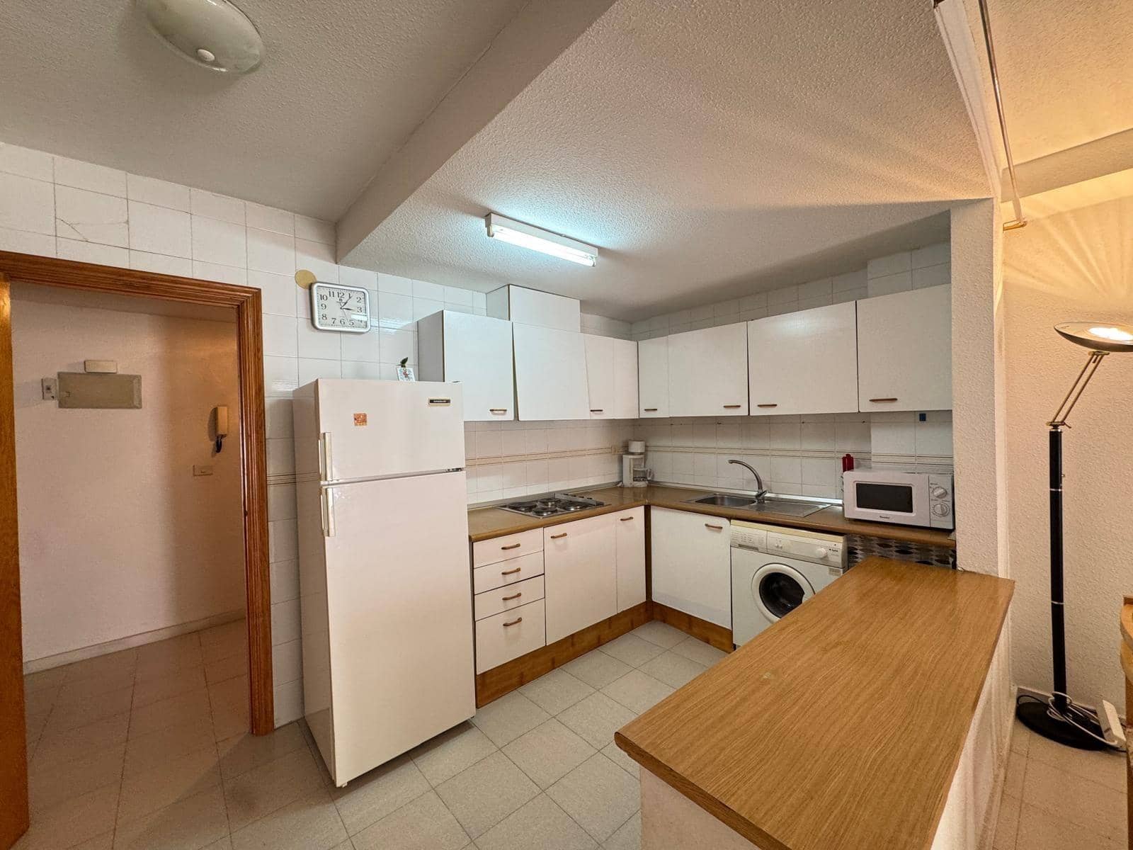 Apartamento de 2 habitaciones en Torrevieja en venta - 147.000 € (Ref: 9012578)