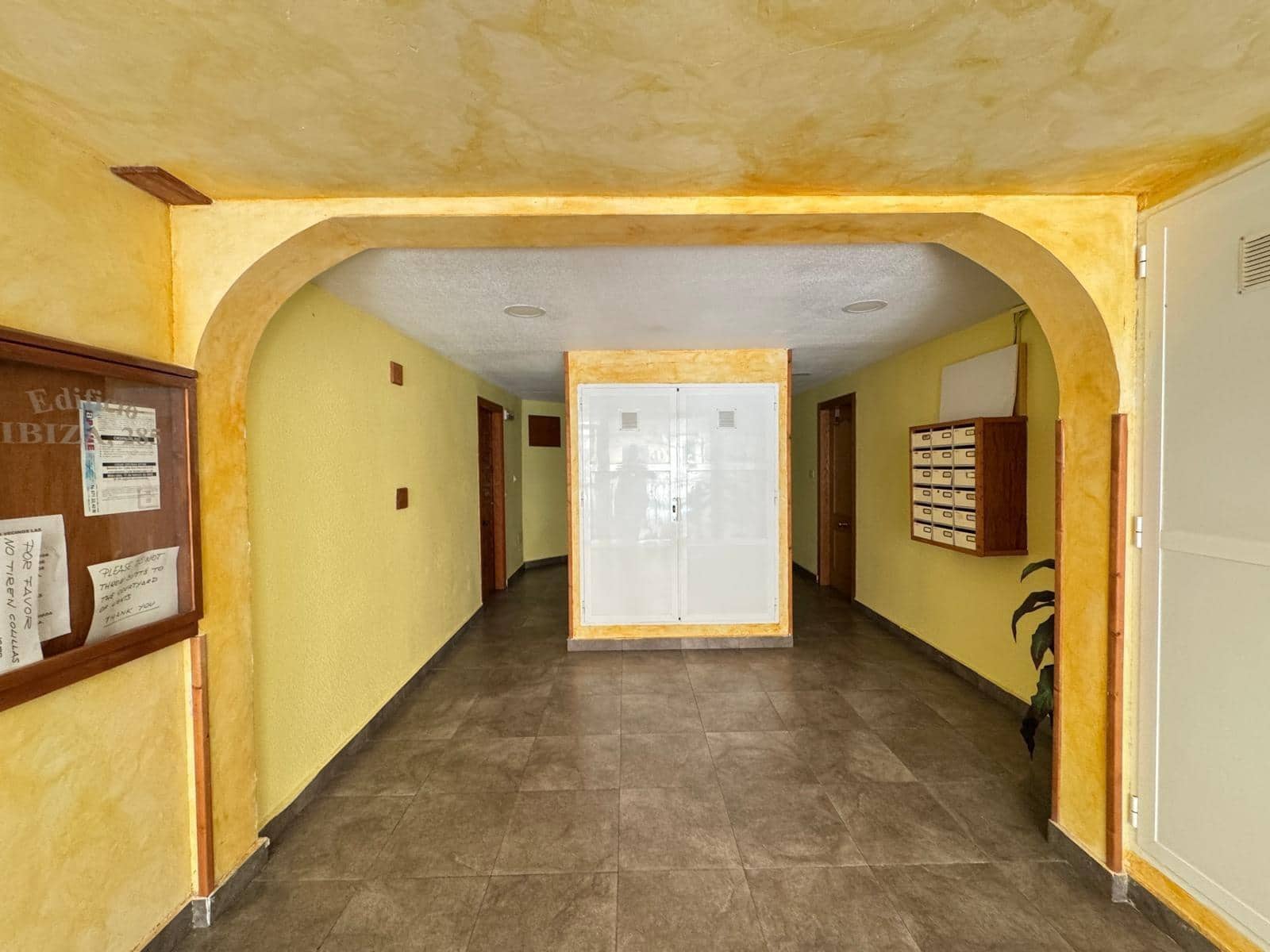 Apartamento de 2 habitaciones en Torrevieja en venta - 147.000 € (Ref: 9012578)