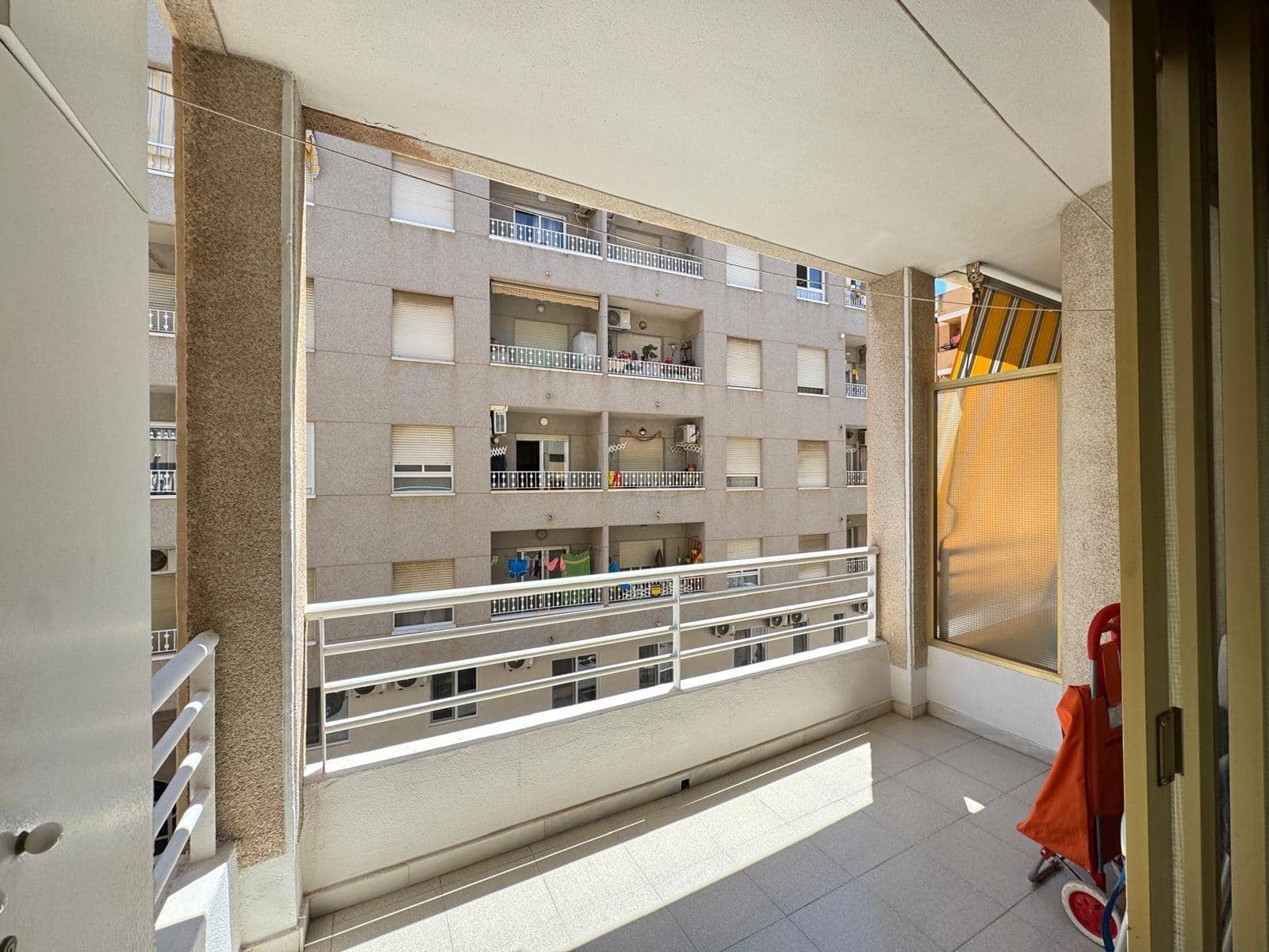 Apartamento de 2 habitaciones en Torrevieja en venta - 147.000 € (Ref: 9012578)