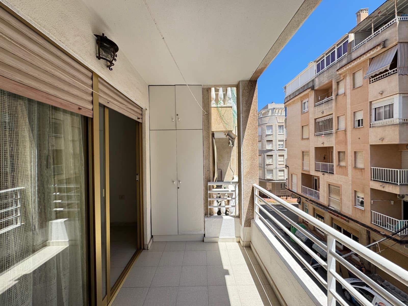 Apartamento de 2 habitaciones en Torrevieja en venta - 147.000 € (Ref: 9012578)