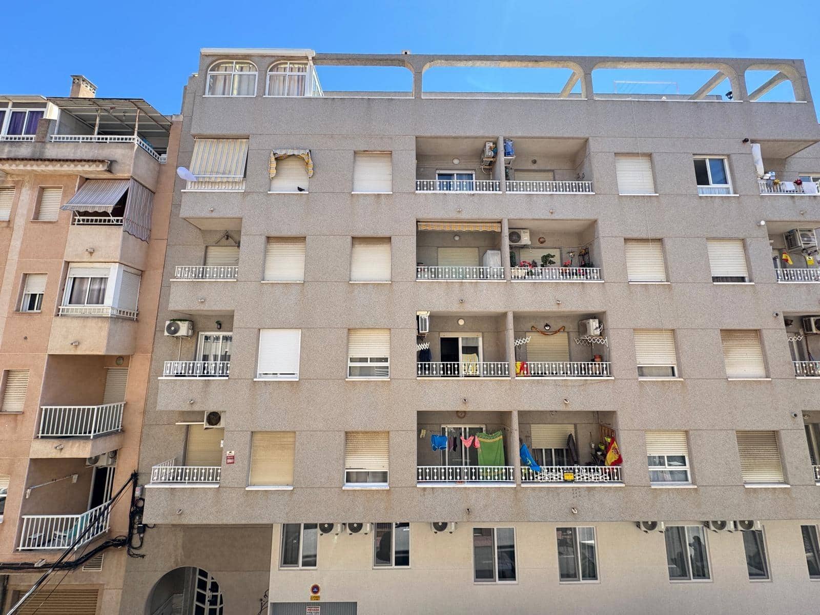 Apartamento de 2 habitaciones en Torrevieja en venta - 147.000 € (Ref: 9012578)