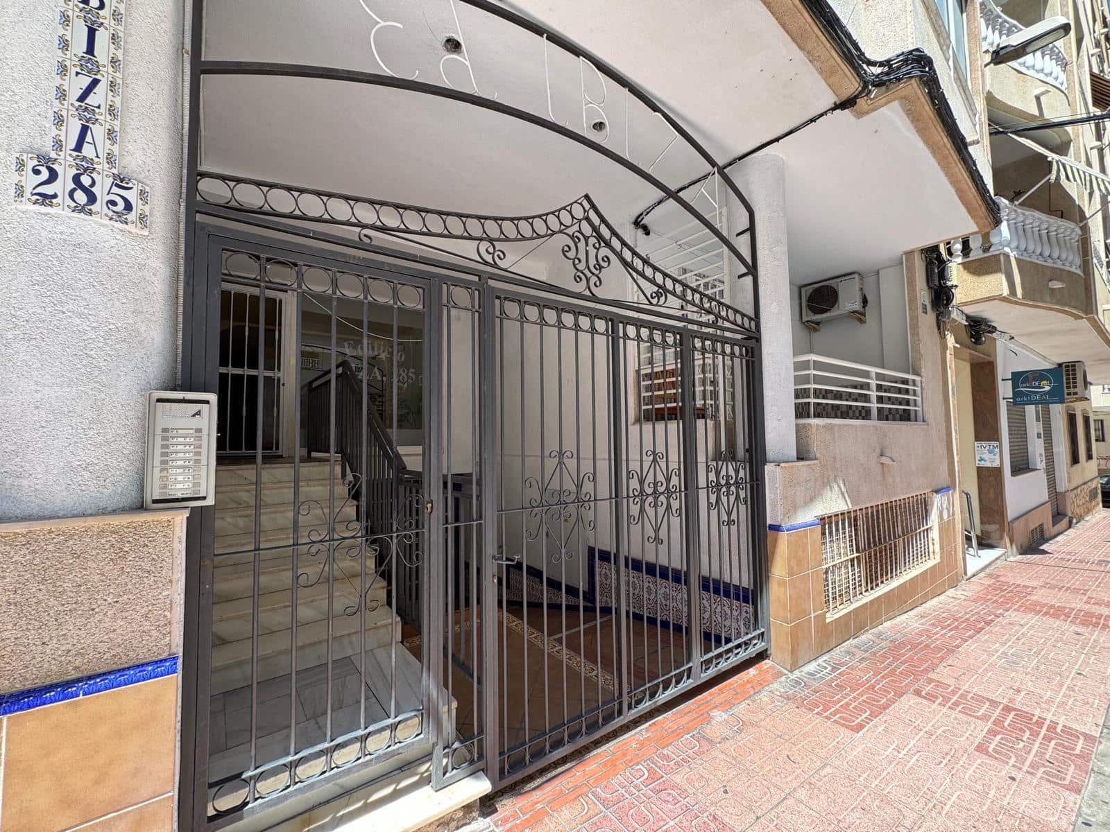 Apartamento de 2 habitaciones en Torrevieja en venta - 147.000 € (Ref: 9012578)