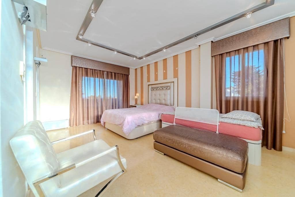 Chalet de 5 habitaciones en La Mata en venta - 1.170.000 € (Ref: 9015079)