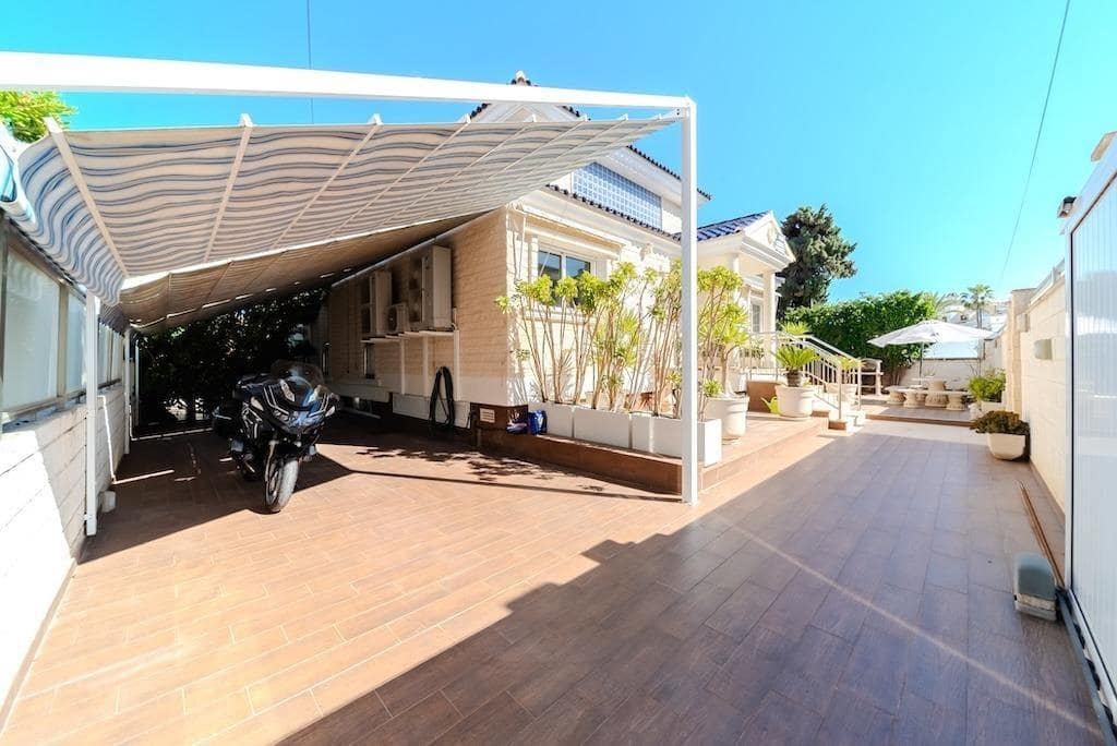 Chalet de 5 habitaciones en La Mata en venta - 1.170.000 € (Ref: 9015079)