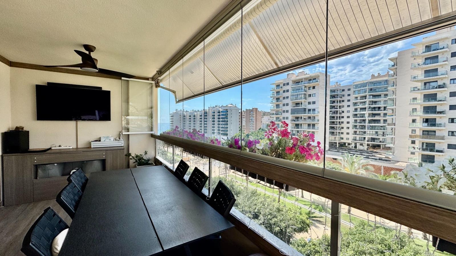 3 bedroom Apartment for sale in La Villajoyosa / Vila Joiosa with pool - € 498,000 (Ref: 9018222)