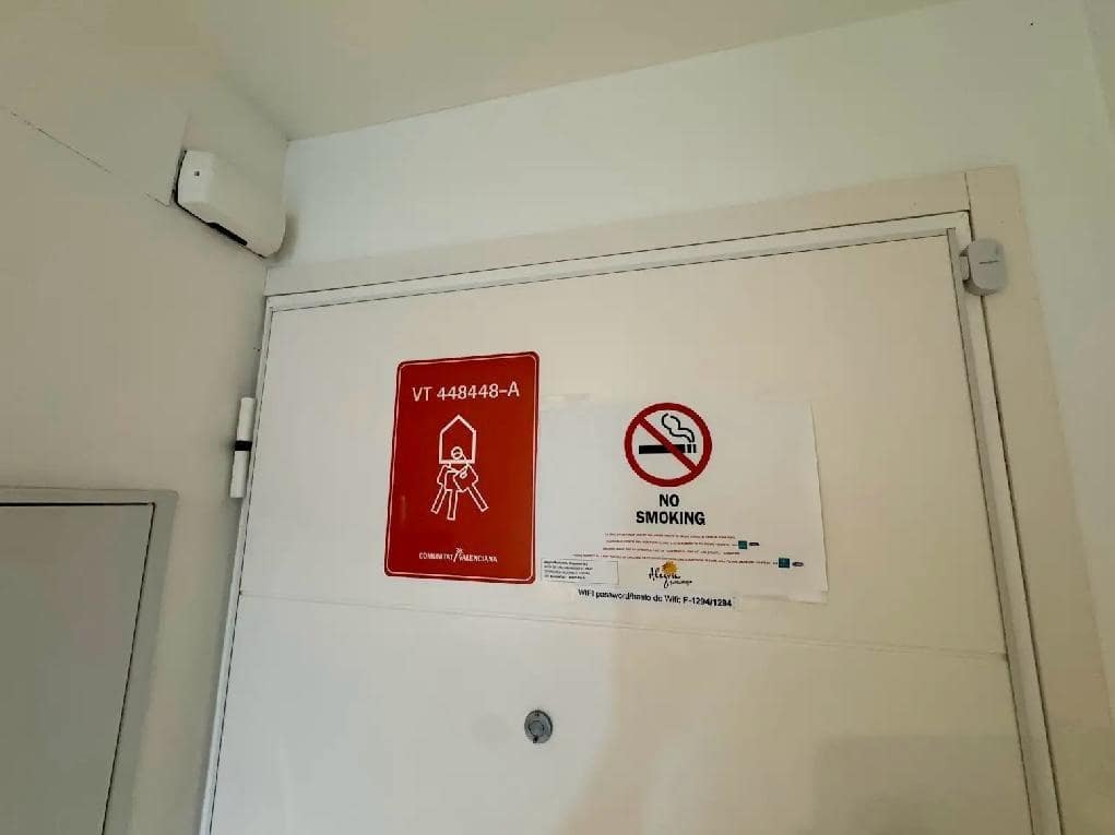 Apartamento de 2 habitaciones en Torrevieja en venta con piscina - 189.000 € (Ref: 9020895)