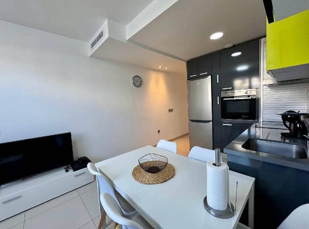 Apartamento de 2 habitaciones en Torrevieja en venta con piscina - 189.000 € (Ref: 9020895)