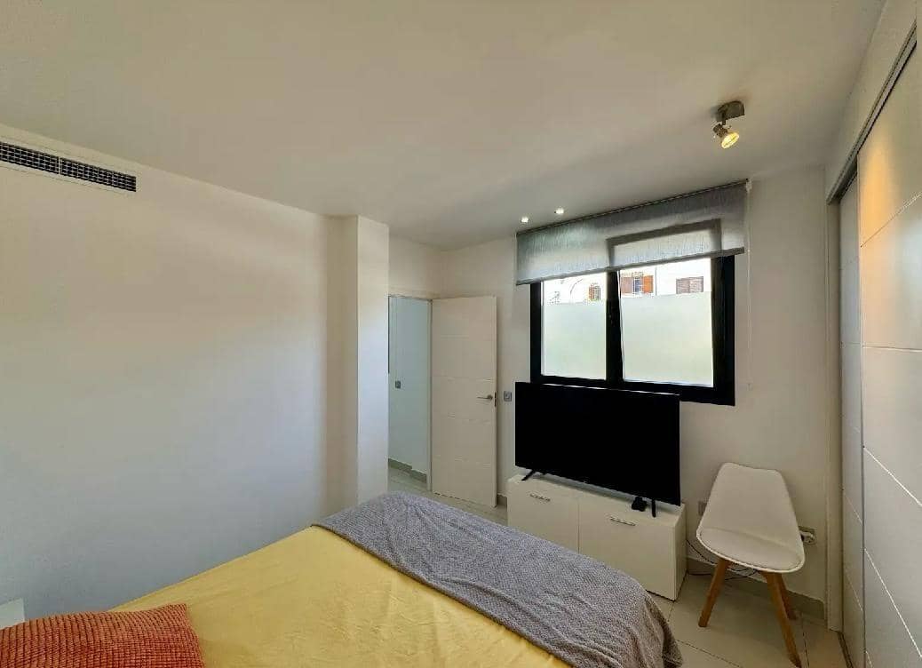 Apartamento de 2 habitaciones en Torrevieja en venta con piscina - 189.000 € (Ref: 9020895)