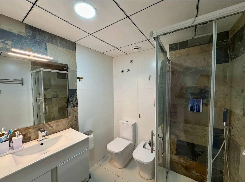 Apartamento de 2 habitaciones en Torrevieja en venta con piscina - 189.000 € (Ref: 9020895)