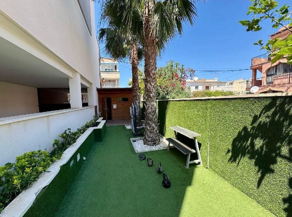 Apartamento de 2 habitaciones en Torrevieja en venta con piscina - 189.000 € (Ref: 9020895)