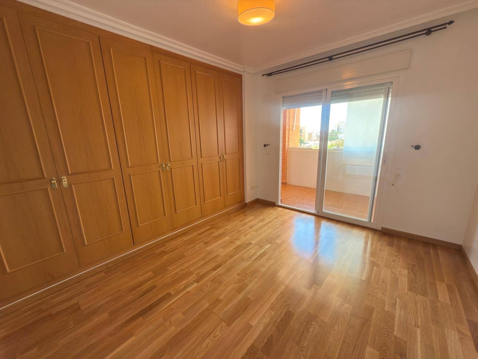 3 sovrum Lägenhet till salu i Alicante stad med pool garage - 395 000 € (Ref: 9020900)