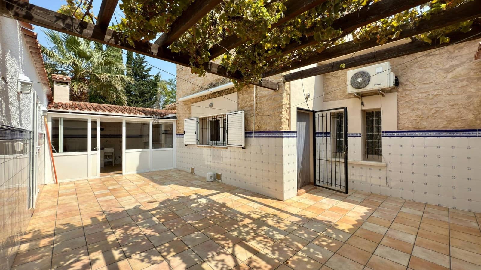 6 soveværelse Villa til salg i Alicante by med swimmingpool garage - € 1.400.000 (Ref: 9034445)