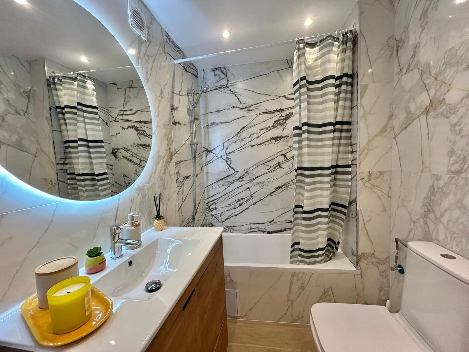 Apartamento de 2 habitaciones en Torrevieja en venta - 169.000 € (Ref: 9036563)