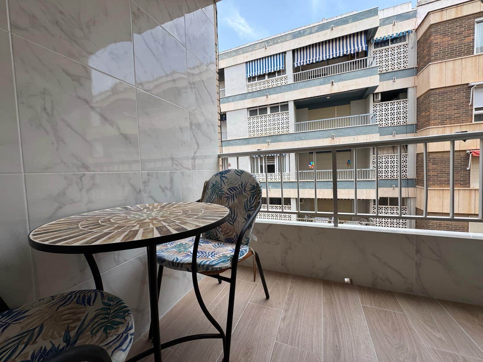 Apartamento de 3 habitaciones en Torrevieja en venta - 280.000 € (Ref: 9059324)