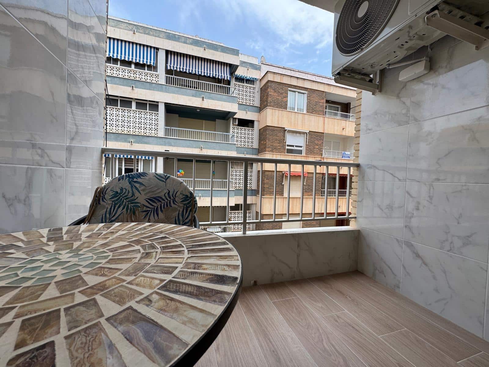 Apartamento de 3 habitaciones en Torrevieja en venta - 280.000 € (Ref: 9059324)