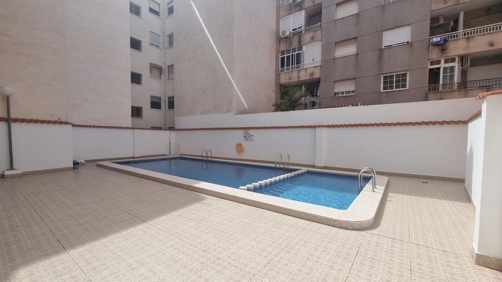 Apartamento de 2 habitaciones en Torrevieja en venta con piscina - 139.900 € (Ref: 9062316)