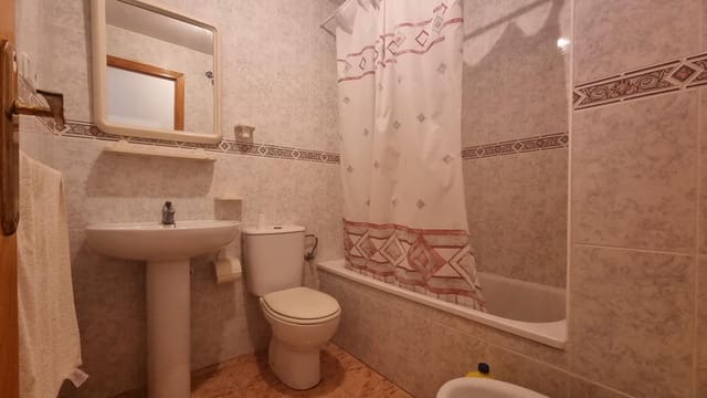 Apartamento de 2 habitaciones en Centro, Torrevieja en venta con piscina - 139.900 € (Ref: 9062316)