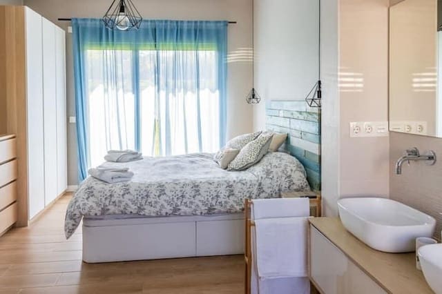 4 soveværelse Villa til salg i Gijón med garage - € 795.000 (Ref: 9068804)