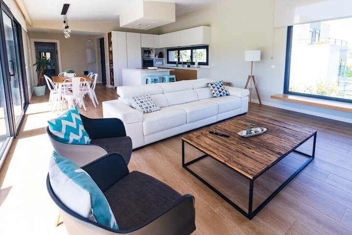 4 soveværelse Villa til salg i Gijon med garage - € 795.000 (Ref: 9068804)