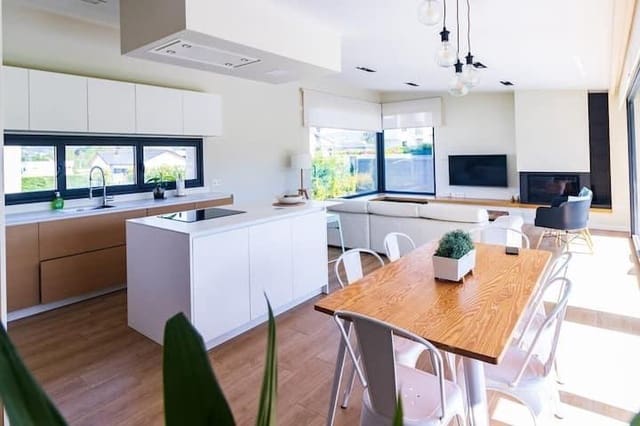 4 soveværelse Villa til salg i Gijón med garage - € 795.000 (Ref: 9068804)