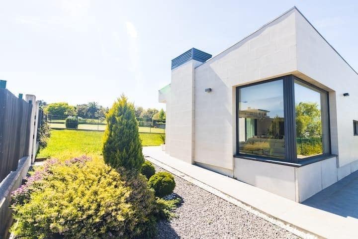 4 soveværelse Villa til salg i Gijon med garage - € 795.000 (Ref: 9068804)