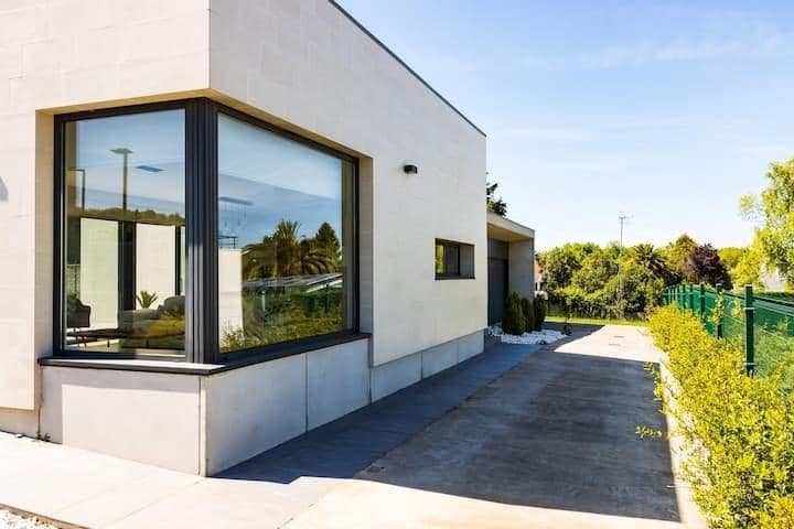 4 soveværelse Villa til salg i Gijon med garage - € 795.000 (Ref: 9068804)