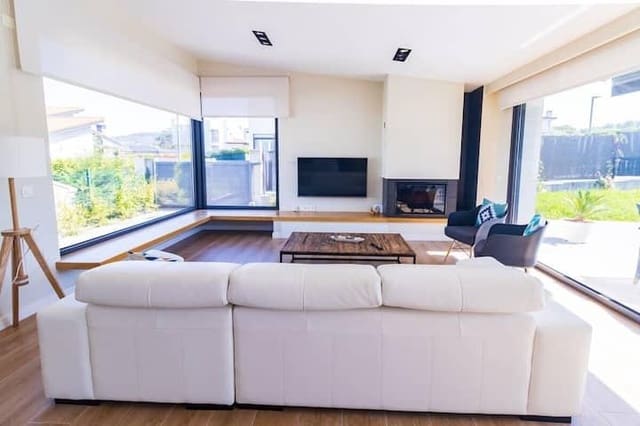 4 soveværelse Villa til salg i Gijón med garage - € 795.000 (Ref: 9068804)