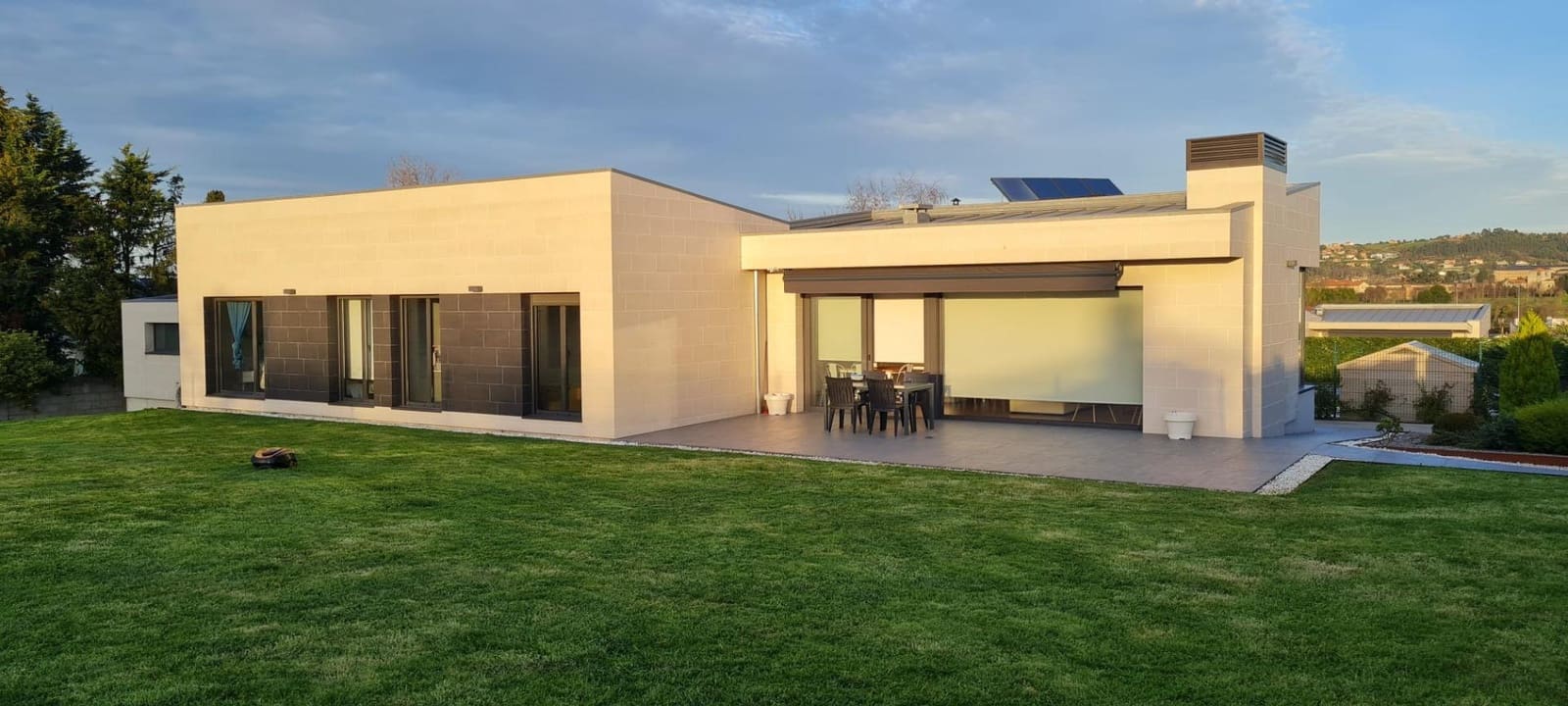 4 soveværelse Villa til salg i Gijon med garage - € 795.000 (Ref: 9068804)