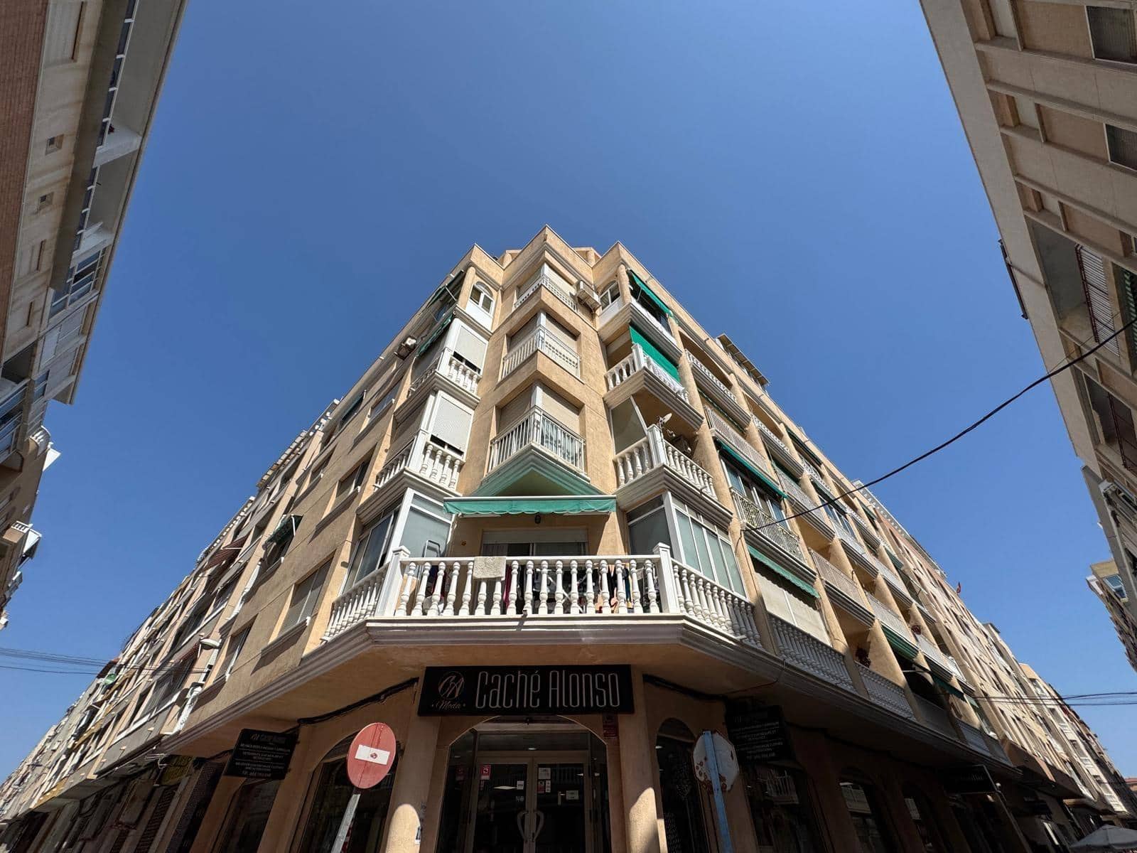 Studio te koop in Torrevieja met zwembad - € 79.900 (Ref: 9077930)